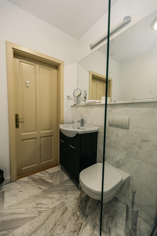 Yellowboot Aparthotel Sibiu Exterior photo