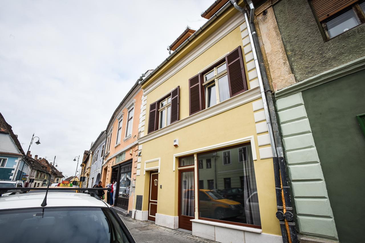 Yellowboot Aparthotel Sibiu Exterior photo