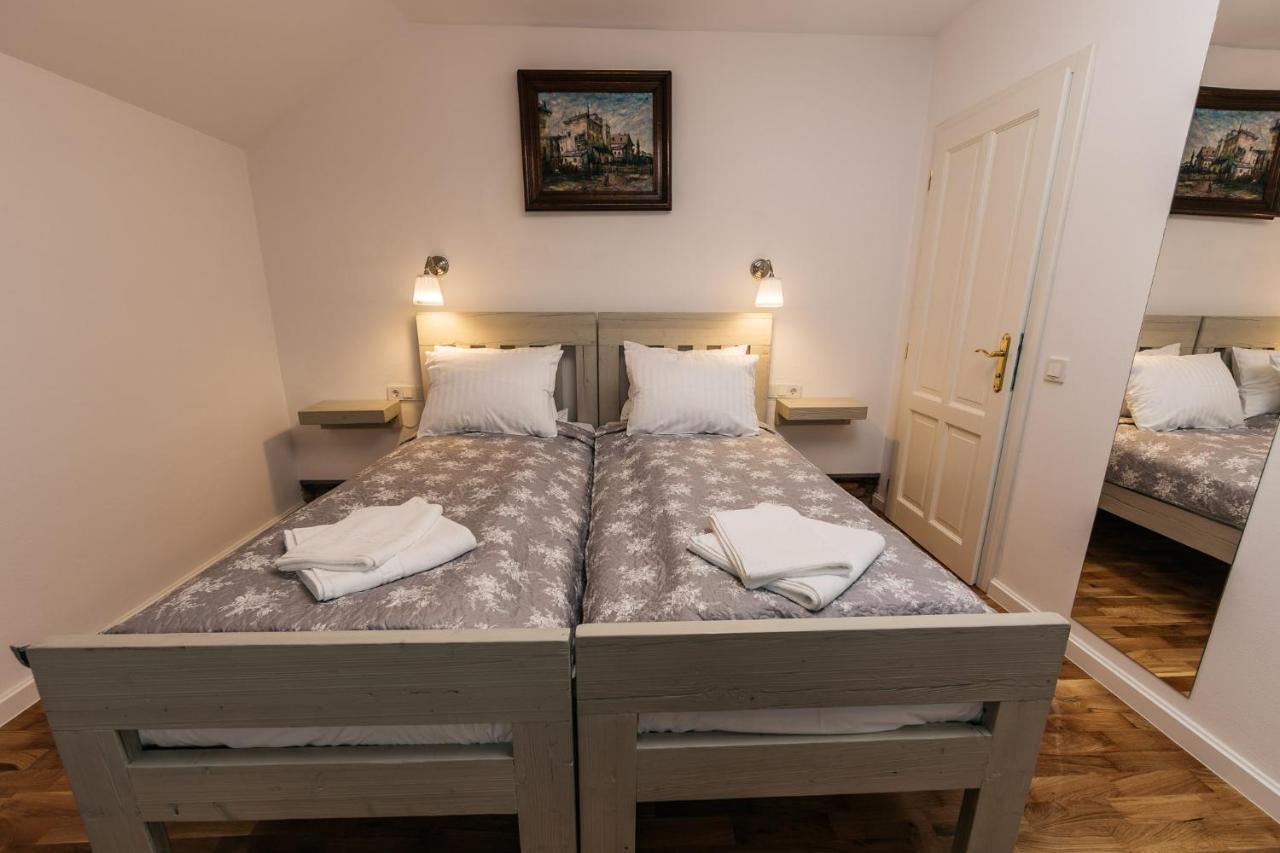 Yellowboot Aparthotel Sibiu Exterior photo